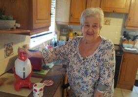 Anne with her Uccello Kettle at home