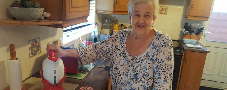 Anne with her Uccello Kettle at home