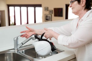 Filling the Uccello Kettle from the sink