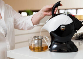 Tilt-to-pour of the Uccello Kettle