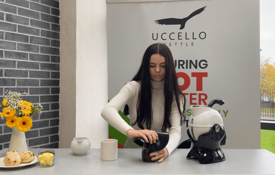 Woman using the Uccello Grip Mat in the ktichen to open a jar